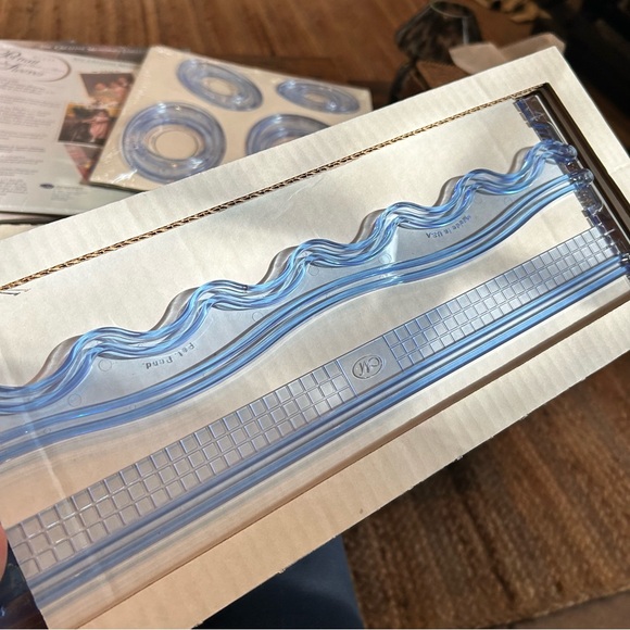 Creative Memories Bundle of New 12” cutting system, page protectors, oval cutter - Picture 6 of 15